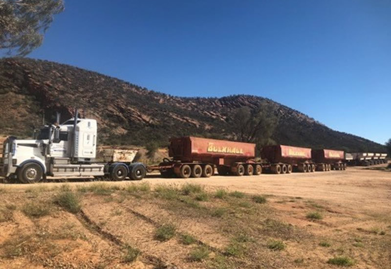 Kenworth 904 triple road train